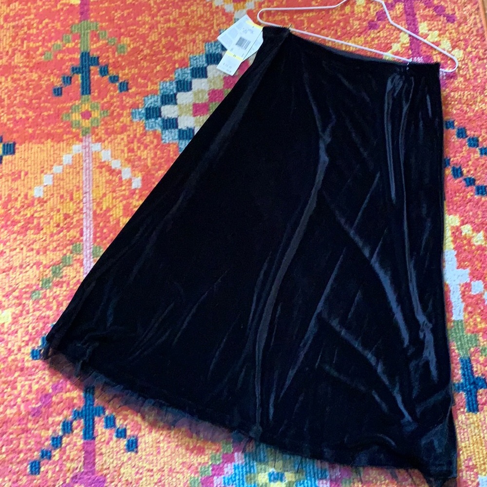Kasper jet black Baroque slip on skirt. New w Tags